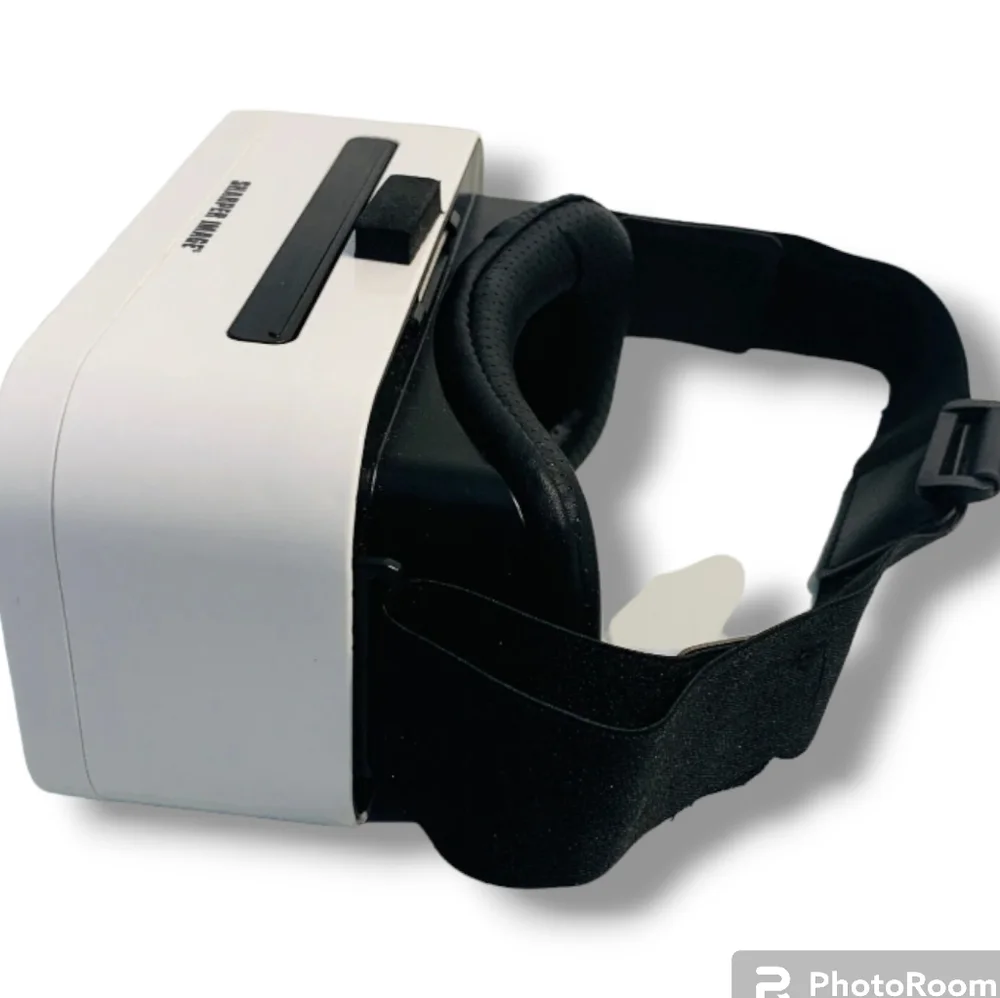 NWOT Sharper Image Black & White Smartphone 360° Virtual Reality Head Set